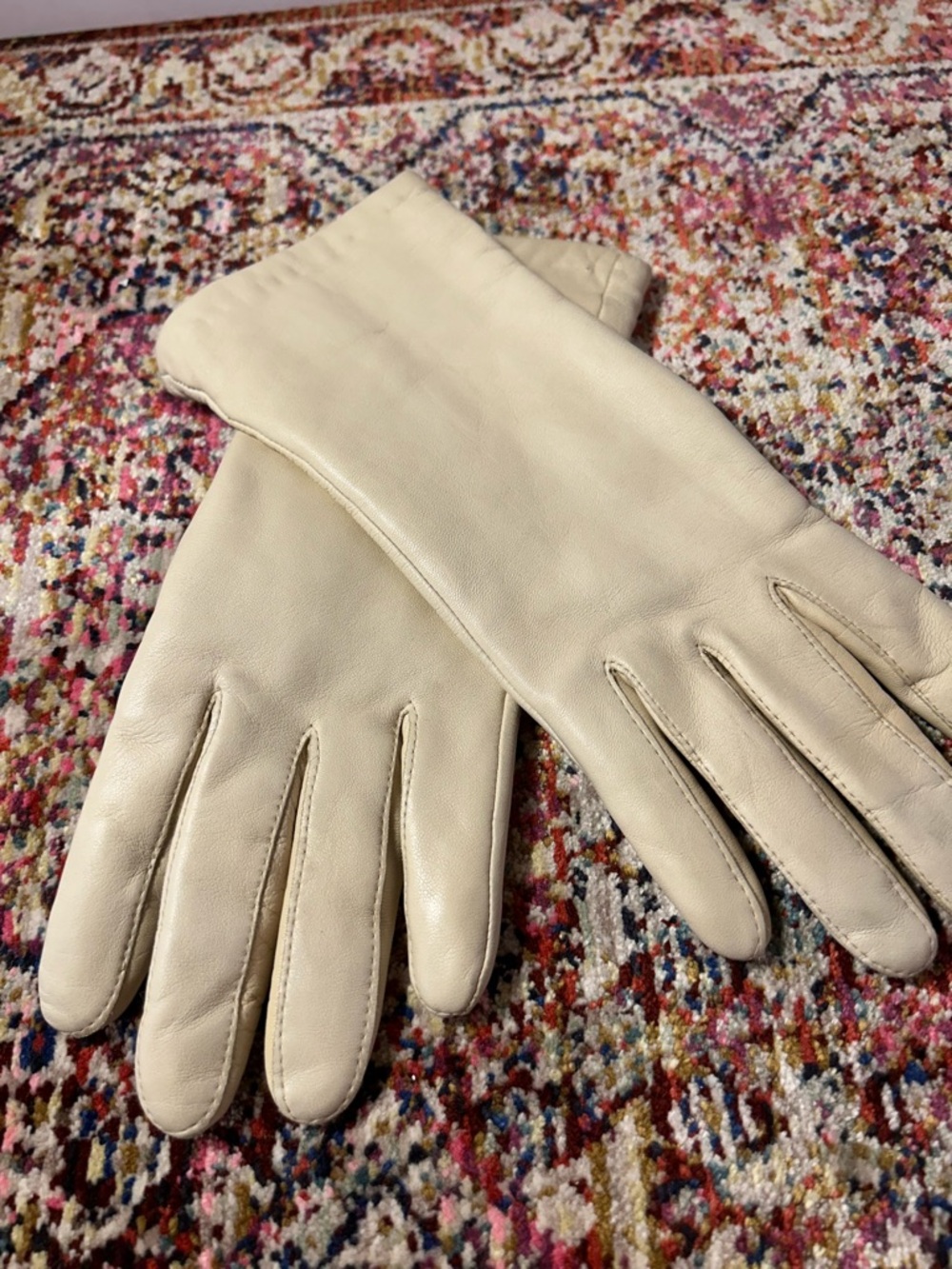 isotoner Cream Leather Gloves